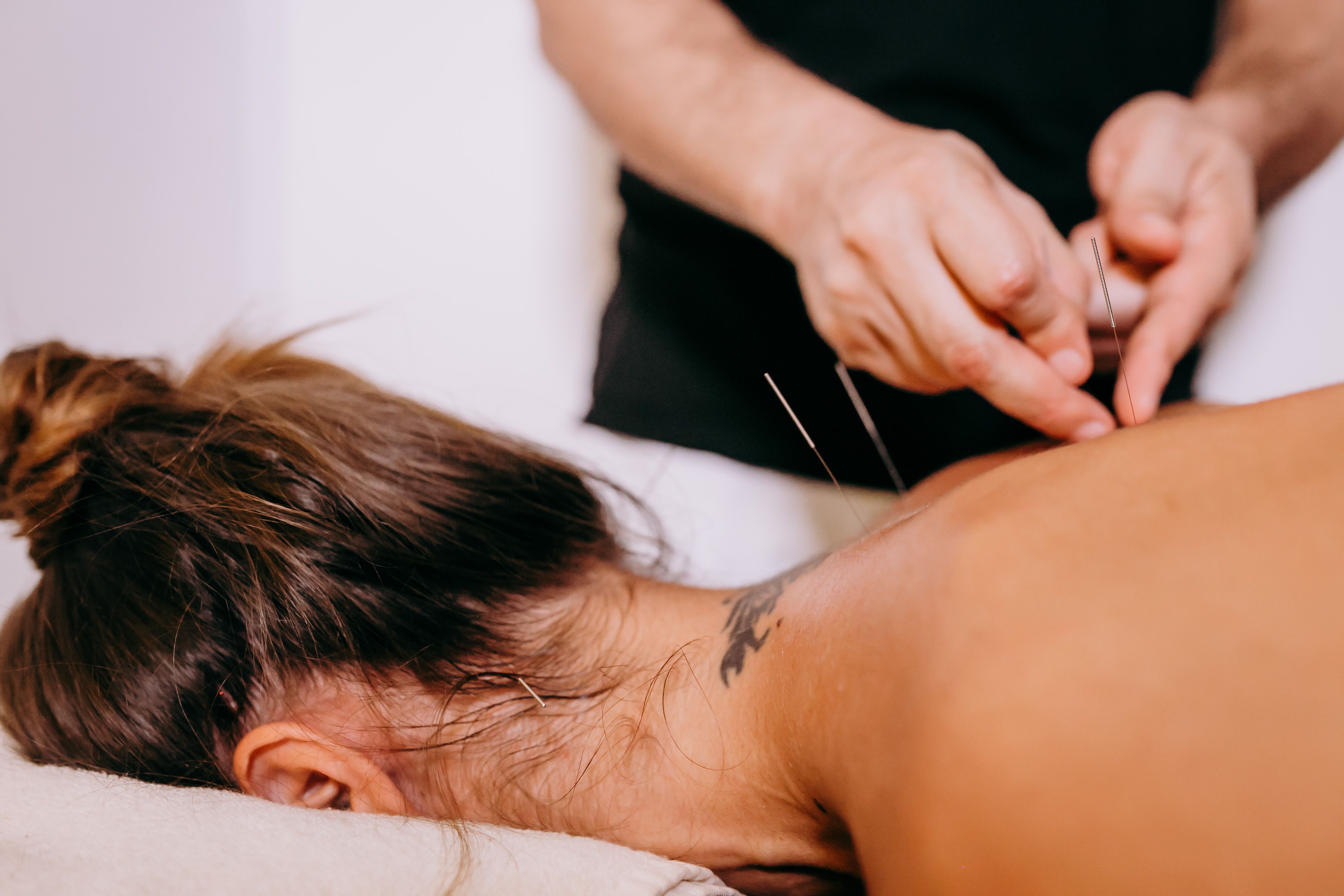 Rolling hand technique across the upper back in a Tui Na style massage